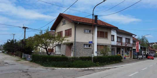 Dvije kuće 440m2, Raškovac, Prijedor