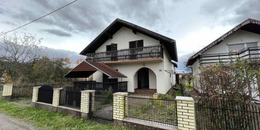 Dvije kuće, 180m2+120m2, Gomjenica, Prijedor